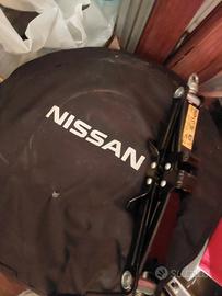 RUOTINO NISSAN MICRA DEL 2013 CON CRICK 