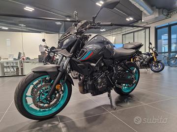 Yamaha MT-07 CYAN 2023 Akrapovic