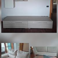 parete attrezzata + tavolo basso + divano 