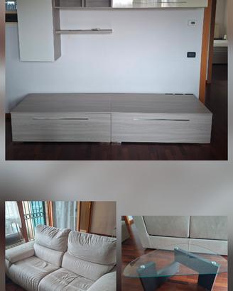 parete attrezzata + tavolo basso + divano 