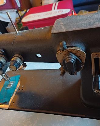 macchina da cucire d'epoca