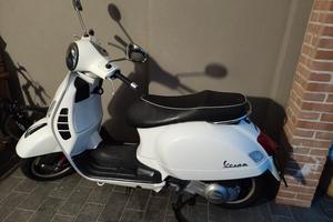 Vespa GTS 300