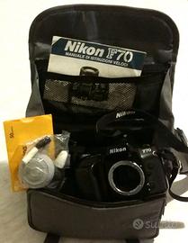 Corpo macchina fotografica Nikon F70+borsa/librett