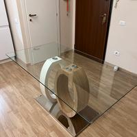 Moderno tavolo da pranzo in vetro