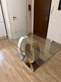 Moderno tavolo da pranzo in vetro