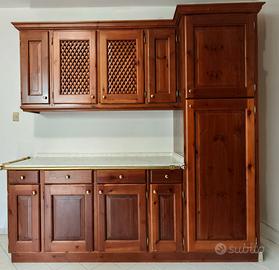 Cucina in legno massello marca "Minacciolo"