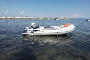 Gommone Honwave T40+ motore Honda 20CV +carrello