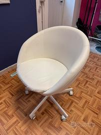 Sedia girevole, con le rotelle. Ikea