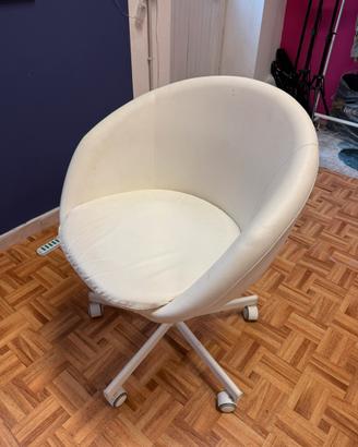 Sedia girevole, con le rotelle. Ikea