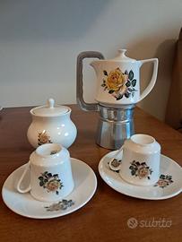 Servizio da caffè con caffettiera