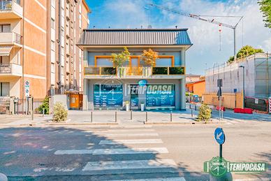 MERAVIGLIOSO ATTICO CON BOX E DOPPI SERVIZI IN ZON