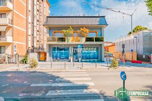 MERAVIGLIOSO ATTICO CON BOX E DOPPI SERVIZI IN ZON