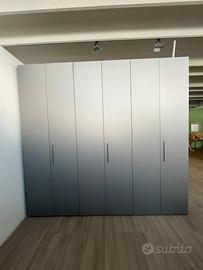 Armadio nuovo di fabbrica