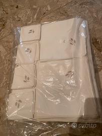 Tovaglie e tovagliette ricamate e con stampe varie