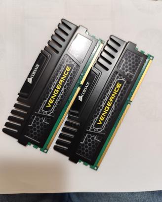 2 banchi RAM 4gb vengeance DDR3 1600b