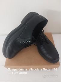 Allacciata da donna Geox