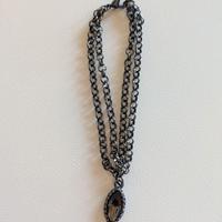 Braccialetto donna in metallo scuro con pendente