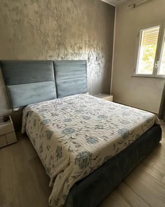 Letto matrimoniale con boiserie