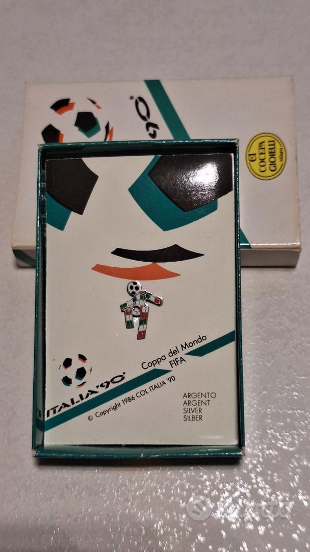 Italia 90 Spilla Coppa Del Mondo D'Oro Gadget Fuji Film I Colori Uffi Di Italia 90