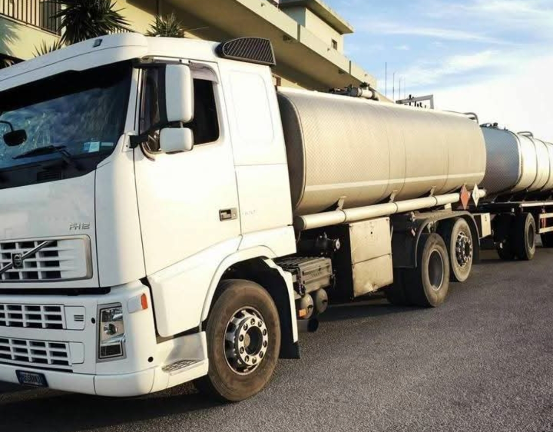 Volvo 460 trasporto gasolio