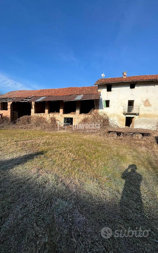 Ampio rustico con fienile e terreno - Vista 2