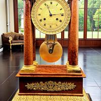 Orologio da tavolo impero a tempietto con quattro