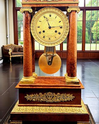Orologio da tavolo impero a tempietto con quattro