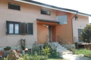 Villa di 300 m² con più di 5 locali e box auto dop