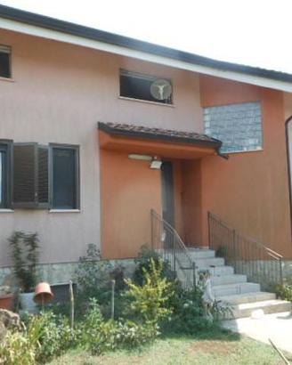 Villa di 300 m² con più di 5 locali e box auto dop
