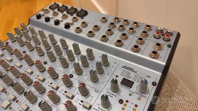 Mixer ALESIS Multimix 12 FX