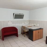 Locale seminterrato adatto a vari usi