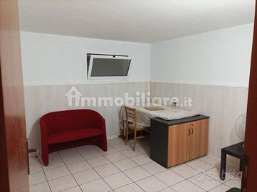 Locale seminterrato adatto a vari usi