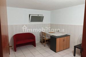 Locale seminterrato adatto a vari usi