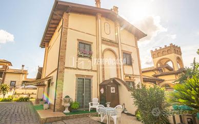 VILLA BIFAMILIARE CON PISCINA AD ANGUILLARA SABAZI