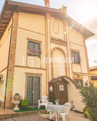 VILLA BIFAMILIARE CON PISCINA AD ANGUILLARA SABAZI