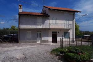 Casa indipendente di 480 m² con 5 locali e box aut