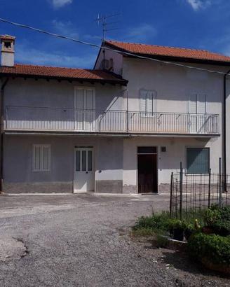 Casa indipendente di 480 m² con 5 locali e box aut
