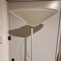 Lampada a stelo in acciaio satinato e vetro