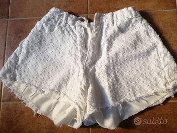 Pantaloncini bianchi effetto goffrato