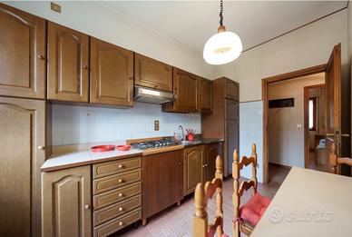 Cucina completa in legno massello in stile rustico