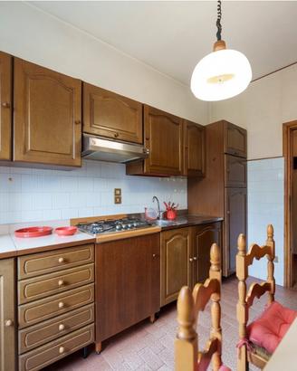 Cucina completa in legno massello in stile rustico