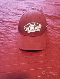 berretto rosso Vans