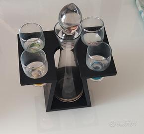 Bicchieri con Bottiglia Amaro