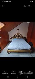 letto in legno oro argento intagliato .