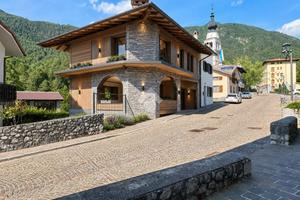 CASA SEMINDIPENDENTE A RESIA
