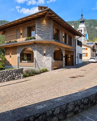CASA SEMINDIPENDENTE A RESIA