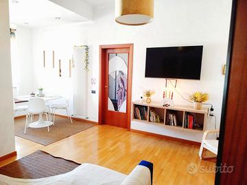 Camera doppia completamente arredata