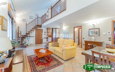 LUMINOSO QUADRILOCALE ALL'ULTIMO PIANO CON TERRAZZ