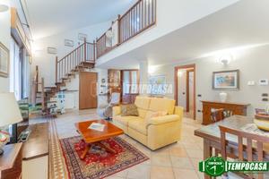 LUMINOSO QUADRILOCALE ALL'ULTIMO PIANO CON TERRAZZ