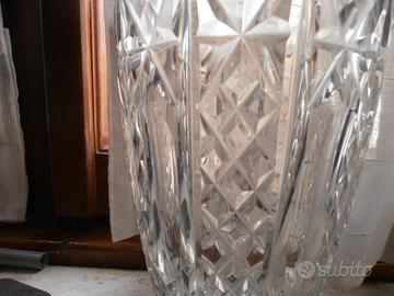 VASO DA FIORI IN CRISTALLO CON DISEGNO A ROMBI